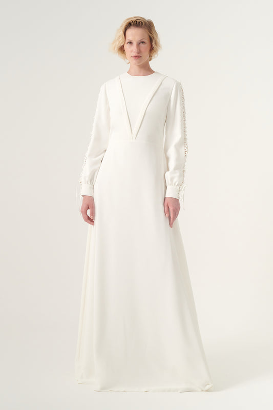 Round neckline, long detailed sleeves A-line long dress